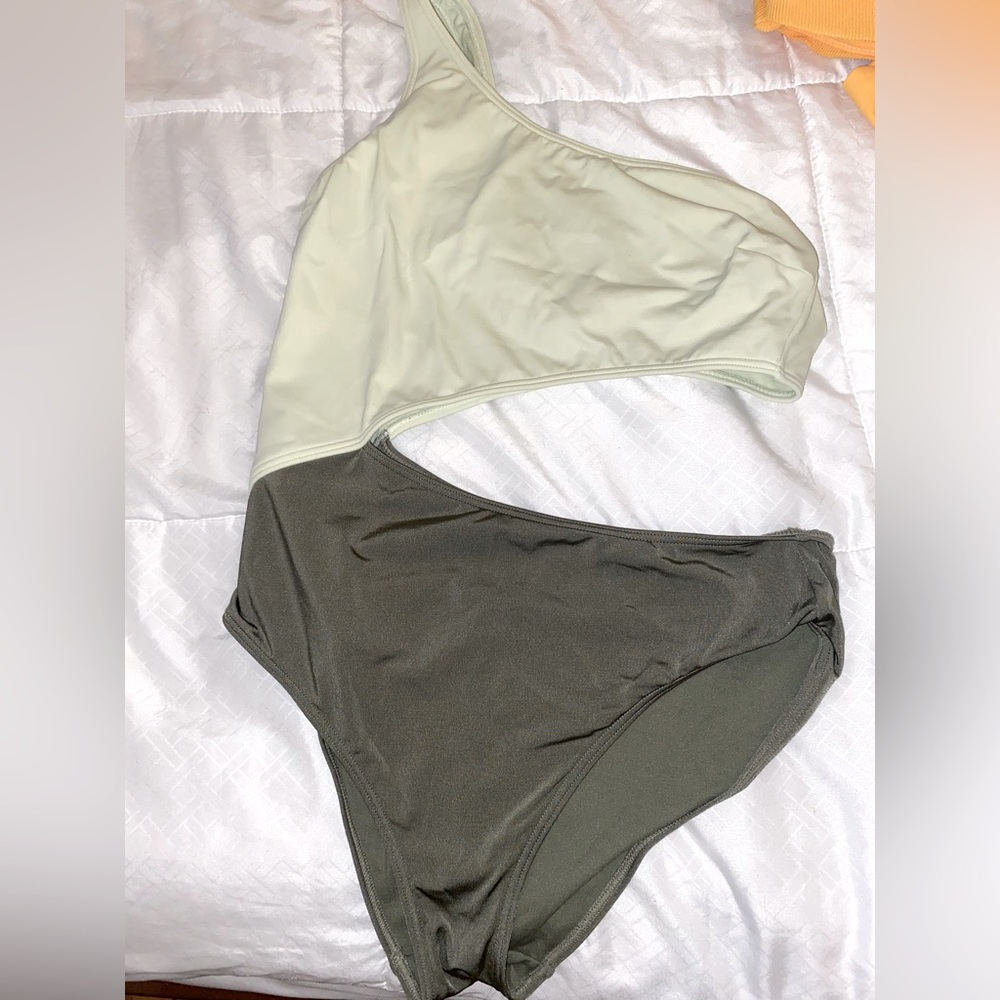 Abercrombie Sage & Olive Green Cut-Out One-piece Size M (4/6)